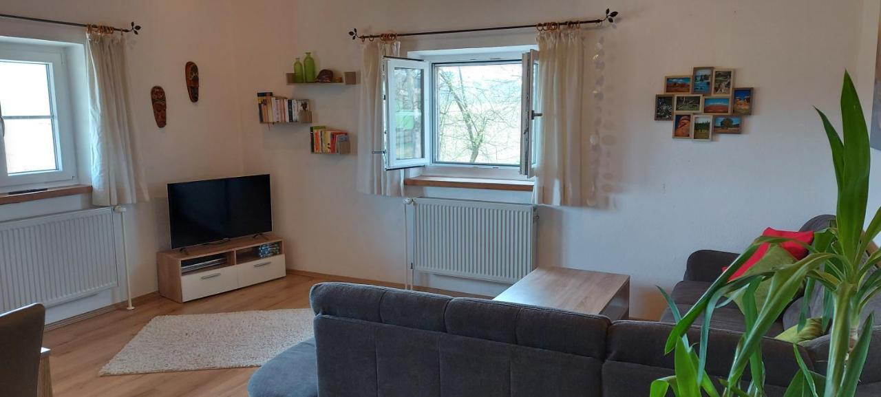 Ruhig gelegene Ferienwohnung mit gemütlichem Kamin Rotthalmuenster Exterior foto